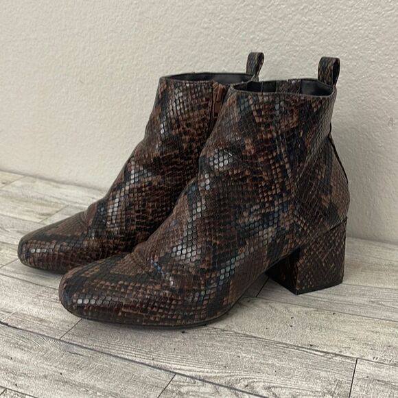 Time and Tru Snake Print Booties With Memory Foam Size 8 - Picture 1 of 15